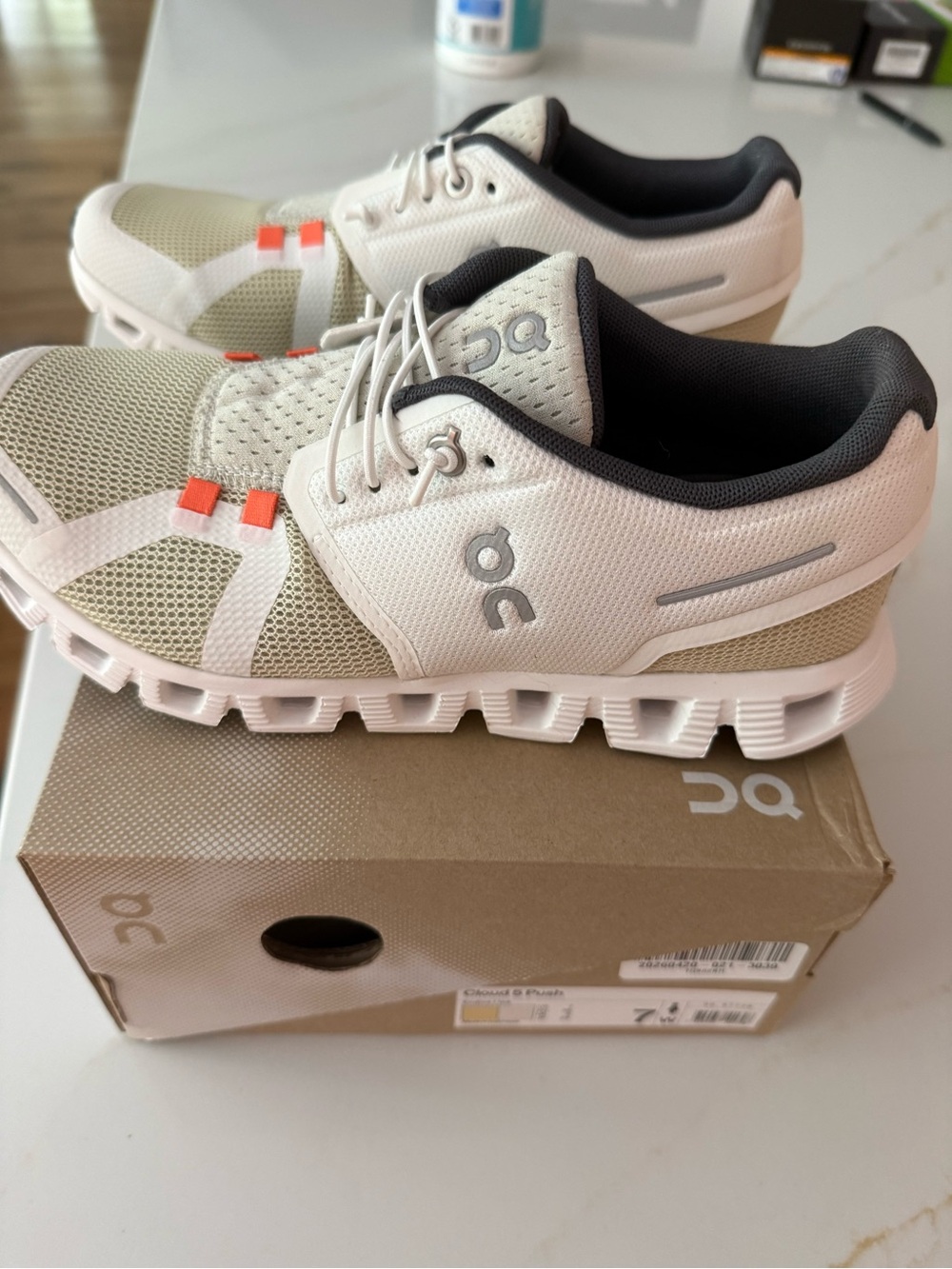 On cloud running push size 7 new in box